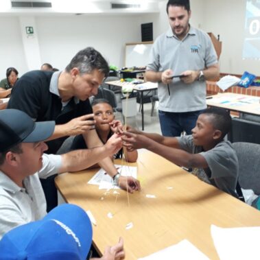 felipe dictando charla en salón innovación