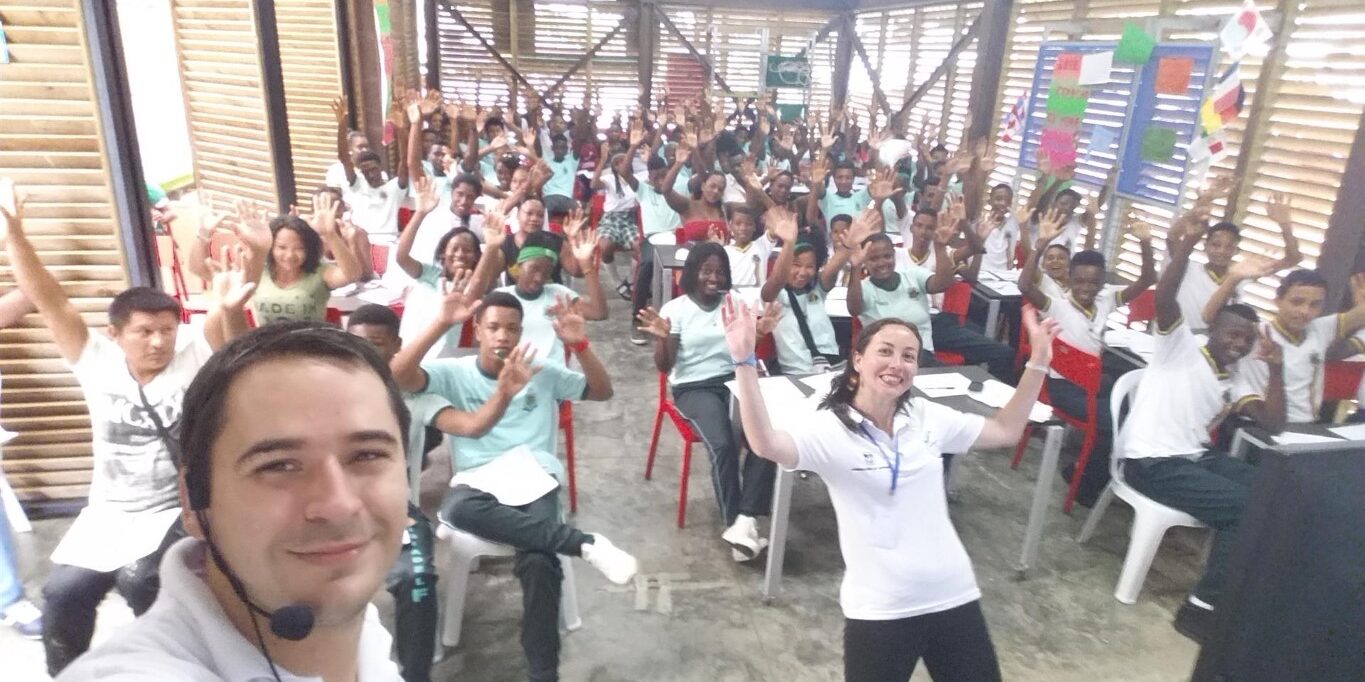 foto taller de formacion en vigia del fuerte con 120 personas