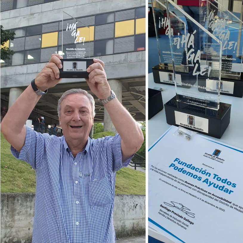 oscar betancur levantando premio y diploma que dice Reconocimiento a Buenas Prácticas de Accesibilidad, Secretaria de Inclusión social Alcaldía de Medellín todos podemos ayudar