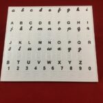 Tabla plástica con el Abecedario y los números en Braille
