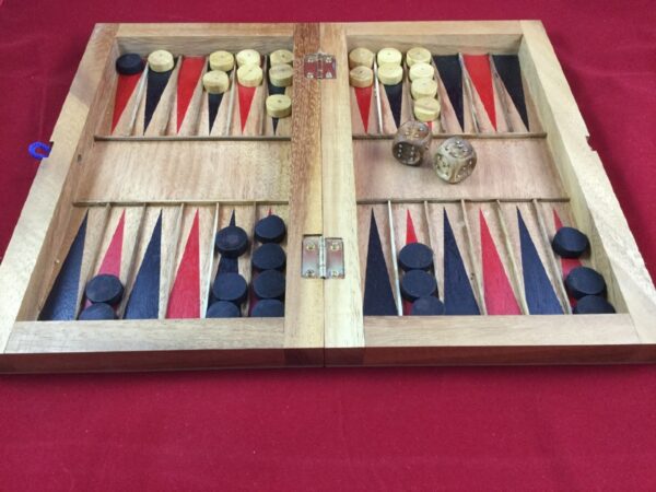 Juego de mesa Backgammon con relieve para personas con Baja visión ciegos