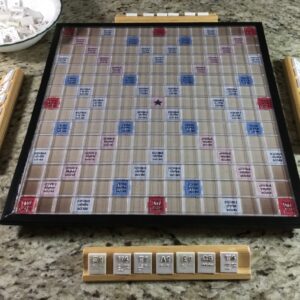 Juego de mesa Scrabble con Braille para personas con Baja visión ciegos